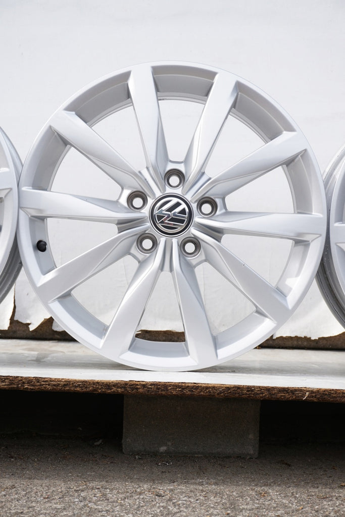 4x Alufelge 17 Zoll 6.0" 5x112 48ET Glanz Silber VW Golf Rim Wheel FEL9780627627vt