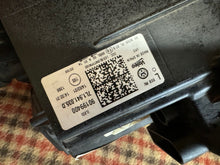Load image into Gallery viewer, Frontscheinwerfer VW Multivan 90199400 Links Scheinwerfer Headlight SCH1549494956ly