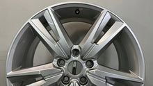 Laden Sie das Bild in den Galerie-Viewer, 1x Alufelge 18 Zoll 7.0&quot; 5x112 45ET Glanz Silber 575601025 Seat Ateca Rim Wheel