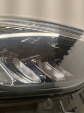 Laden Sie das Bild in den Galerie-Viewer, Frontscheinwerfer Mercedes-Benz W247 A2479063604 LED Rechts Headlight SCH4990032826tv