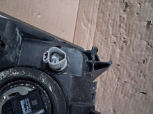 Load image into Gallery viewer, Frontscheinwerfer Toyota Corolla Verso Rechts Scheinwerfer Headlight SCH4644523807nc