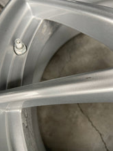 Load image into Gallery viewer, 4x Alufelge 17 Zoll 6.5" 5x112 49ET Glanz Silber A2464010102 Mercedes-Benz Mb FEL3632554702ty