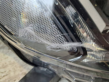 Laden Sie das Bild in den Galerie-Viewer, Frontscheinwerfer Mitsubishi Outlander III 8301D3-32 LED Rechts Headlight