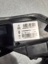 Laden Sie das Bild in den Galerie-Viewer, Frontscheinwerfer Renault Clio I V 266056078R Vorderseite Scheinwerfer Headlight SCH1709793880ru
