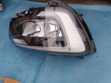 Laden Sie das Bild in den Galerie-Viewer, Frontscheinwerfer Renault Master III 260105567R LED Rechts Headlight