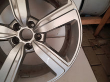 Laden Sie das Bild in den Galerie-Viewer, 1x Alufelge 20 Zoll 9.0" 5x112 38ET Glanz Silber 4KE601025 Audi E Tron Rim Wheel FEL7640265324qv