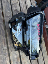 Laden Sie das Bild in den Galerie-Viewer, Frontscheinwerfer Skoda Karoq 57B941010 0022563410 Rechts Scheinwerfer Headlight SCH9883018478sn