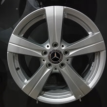 Laden Sie das Bild in den Galerie-Viewer, 4x Alufelge 17 Zoll 7.0" 5x112 44 5ET Silber A2064014500 Mercedes-Benz W206 FEL2062679604vr