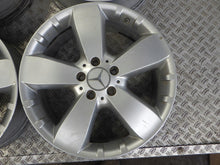 Laden Sie das Bild in den Galerie-Viewer, 4x Alufelge 18 Zoll 8.0&quot; 5x112 60ET Glanz Silber A1644010302 Mercedes-Benz W164
