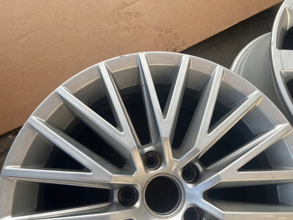 1x Alufelge 17 Zoll 7.0" 5x112 33ET Glanz Silber 1K8601025L VW Scirocco FEL8502648202gn