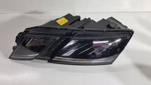 Laden Sie das Bild in den Galerie-Viewer, Frontscheinwerfer Skoda Octavia III 5E1941015E LED Links Scheinwerfer Headlight SCH7942706798bz