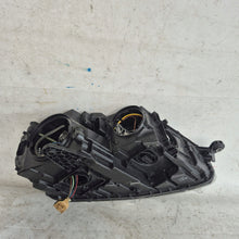 Laden Sie das Bild in den Galerie-Viewer, Frontscheinwerfer Skoda Octavia III 5E1941015B Xenon Links Headlight SCH9756960115km