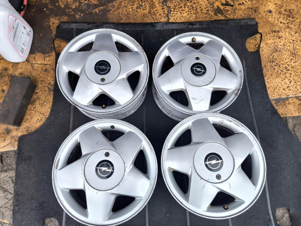 4x Alufelge 15 Zoll 6.0" 4x100 49ET Silber Opel Kadett Vectra Meriva Rim Wheel FEL7786813477mm