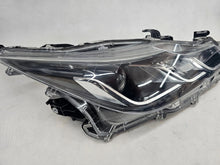 Laden Sie das Bild in den Galerie-Viewer, Frontscheinwerfer Toyota Corolla 81110-2T31-00 Rechts Scheinwerfer Headlight