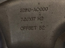 Load image into Gallery viewer, 1x Alufelge 17 Zoll 7.0&quot; 5x114.3 52ET Glanz Schwarz 52910-AO000 Kia Niro