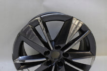 Laden Sie das Bild in den Galerie-Viewer, 1x Alufelge 17 Zoll 7.0&quot; 5x112 45ET Matt 57A601025AA Skoda Karoq Rim Wheel