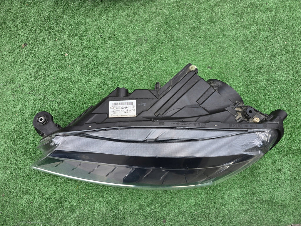 Frontscheinwerfer Skoda Superb III 3V1941015B Xenon Rechts oder Links