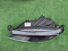 Load image into Gallery viewer, Frontscheinwerfer Skoda Superb III 3V1941015B Xenon Rechts oder Links