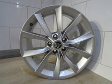 Laden Sie das Bild in den Galerie-Viewer, 1x Alufelge 18 Zoll 8.0&quot; 5x112 44ET Glanz Silber 3V0601025J Skoda Superb Iii
