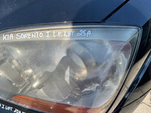 Laden Sie das Bild in den Galerie-Viewer, Frontscheinwerfer Kia Sorento I Links Scheinwerfer Headlight SCH6460870462ki