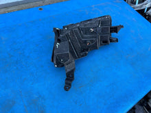 Laden Sie das Bild in den Galerie-Viewer, Frontscheinwerfer Dacia Spring 266007890R BBG24DRLR401LN5004RR Vorderseite SCH8609343155ug