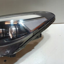 Laden Sie das Bild in den Galerie-Viewer, Frontscheinwerfer Hyundai Tucson 92101D7201 D30LD792122010 Links Headlight