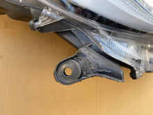 Load image into Gallery viewer, Frontscheinwerfer Toyota Yaris LED Ein Stück (Rechts oder Links) Headlight