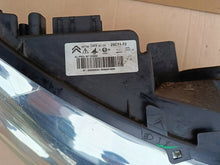 Laden Sie das Bild in den Galerie-Viewer, Frontscheinwerfer Citroën C4 9674904980 25C11-T2 Xenon Rechts Headlight
