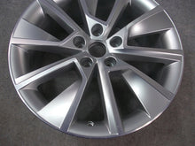 Load image into Gallery viewer, 1x Alufelge 18 Zoll 7.5&quot; 5x112 43ET Glanz Silber 5E0601025 Skoda Octavia Iii