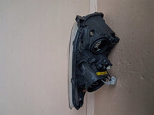 Laden Sie das Bild in den Galerie-Viewer, Frontscheinwerfer Toyota Avensis Xenon Links Scheinwerfer Headlight SCH3308611951in