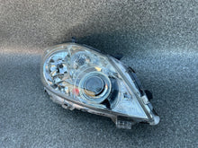 Laden Sie das Bild in den Galerie-Viewer, Frontscheinwerfer Toyota Auris 81110-02A51 Xenon Rechts Scheinwerfer Headlight