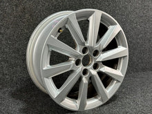 Laden Sie das Bild in den Galerie-Viewer, 1x Alufelge 16 Zoll 6.5" 5x100 40ET Glanz Silber 82A601025C Audi A1 Rim Wheel FEL6981946466ca