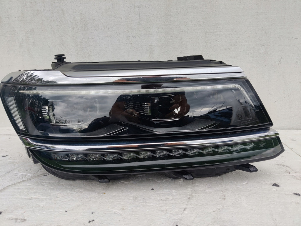 Frontscheinwerfer VW Tiguan 5NB941082A 030110123600 LED Rechts Headlight