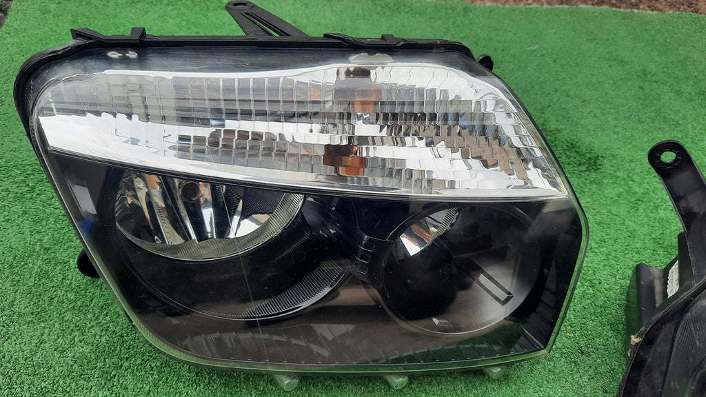 Frontscheinwerfer Dacia Duster Ein Stück (Rechts oder Links) Headlight