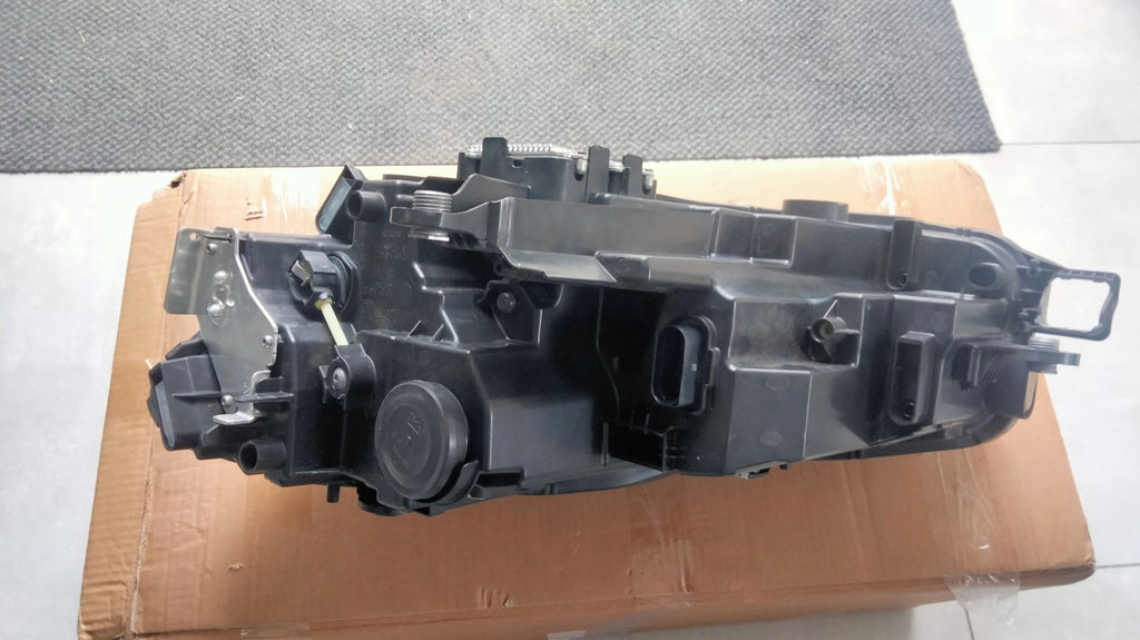 Frontscheinwerfer Skoda Superb Rechts Scheinwerfer Headlight SCH9301143309dx