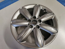 Laden Sie das Bild in den Galerie-Viewer, 1x Alufelge 17 Zoll 6.5&quot; 5x112 39ET Glanz Silber 6856041 Mini Countryman F60