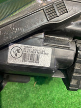 Laden Sie das Bild in den Galerie-Viewer, Frontscheinwerfer Toyota Corolla 81110-02T31-00 Rechts Scheinwerfer Headlight SCH6930938590zy