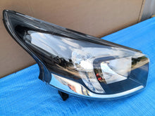 Laden Sie das Bild in den Galerie-Viewer, Frontscheinwerfer Opel Vivaro B 260100647R Halogen Rechts Scheinwerfer Headlight