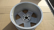 Load image into Gallery viewer, 1x Alufelge 18 Zoll 4E0601025M Audi A8 Rim Wheel