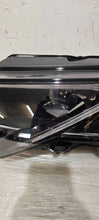 Laden Sie das Bild in den Galerie-Viewer, Frontscheinwerfer Skoda Octavia IV 5E4941035 Links Scheinwerfer Headlight SCH1318607901fa