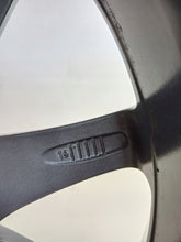 Laden Sie das Bild in den Galerie-Viewer, 1x Alufelge 16 Zoll 6.0&quot; 4x100 51ET Glanz Silber PZ406B067 Toyota Yaris