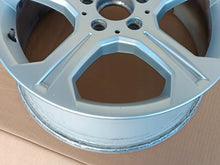 Laden Sie das Bild in den Galerie-Viewer, 1x Alufelge 17 Zoll 7.5" 5x112 47 5ET A2044010004 Mercedes-Benz Rim Wheel FEL3218802457lk