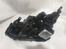 Laden Sie das Bild in den Galerie-Viewer, Frontscheinwerfer Toyota Corolla Yaris Cross LED Rechts Scheinwerfer Headlight SCH1339381043mt