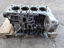 Laden Sie das Bild in den Galerie-Viewer, Motorblock BMW Mini Toyota BLOK A N47C20A 2.0D 2.0 Diesel Unkomplett