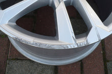 Load image into Gallery viewer, 1x Alufelge 17 Zoll 8.0&quot; 5x112 46ET Glanz Silber 8Y0601025E Audi A3 Rim Wheel