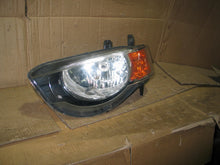 Laden Sie das Bild in den Galerie-Viewer, Frontscheinwerfer Mitsubishi Colt VI 8301B179 Links Scheinwerfer Headlight