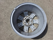 Laden Sie das Bild in den Galerie-Viewer, 1x Alufelge 15 Zoll 6.5" 5x100 34ET Glanz Silber 8X0601025 Audi A1 I Rim Wheel FEL9738147333jn