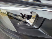 Load image into Gallery viewer, Frontscheinwerfer Opel Zafira Vivaro 1656227880-00 Xenon Rechts Headlight