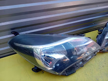 Laden Sie das Bild in den Galerie-Viewer, Frontscheinwerfer Toyota Yaris OD-158 Ein Satz Scheinwerfer Headlight SCH5494161759ze