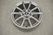 Laden Sie das Bild in den Galerie-Viewer, 4x Alufelge 17 Zoll 7.5" 5x112 52ET Glanz Silber 6856061 BMW F45 F39 X1 F48 FEL6441222059qb